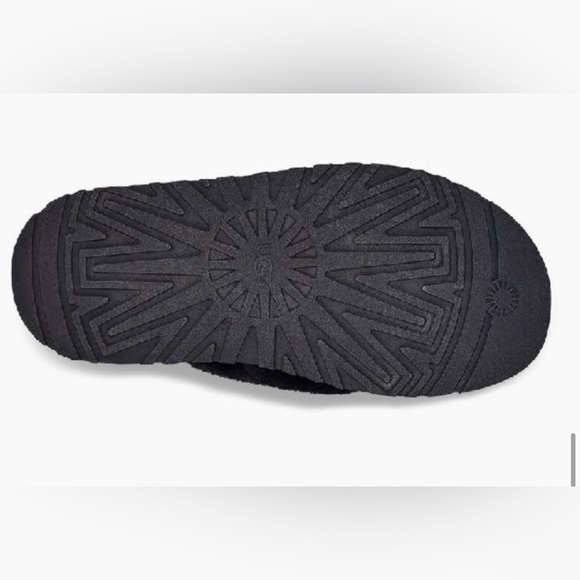 UGG slippers, size 8 - Picture 3 of 5